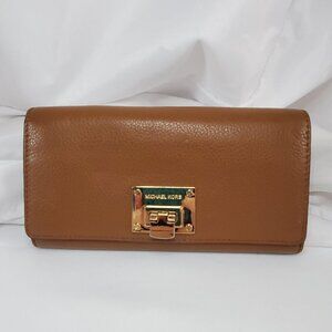 Michael Kors Astrid Carryall Wallet Tan Leather With Gold-Tone Lock Closure